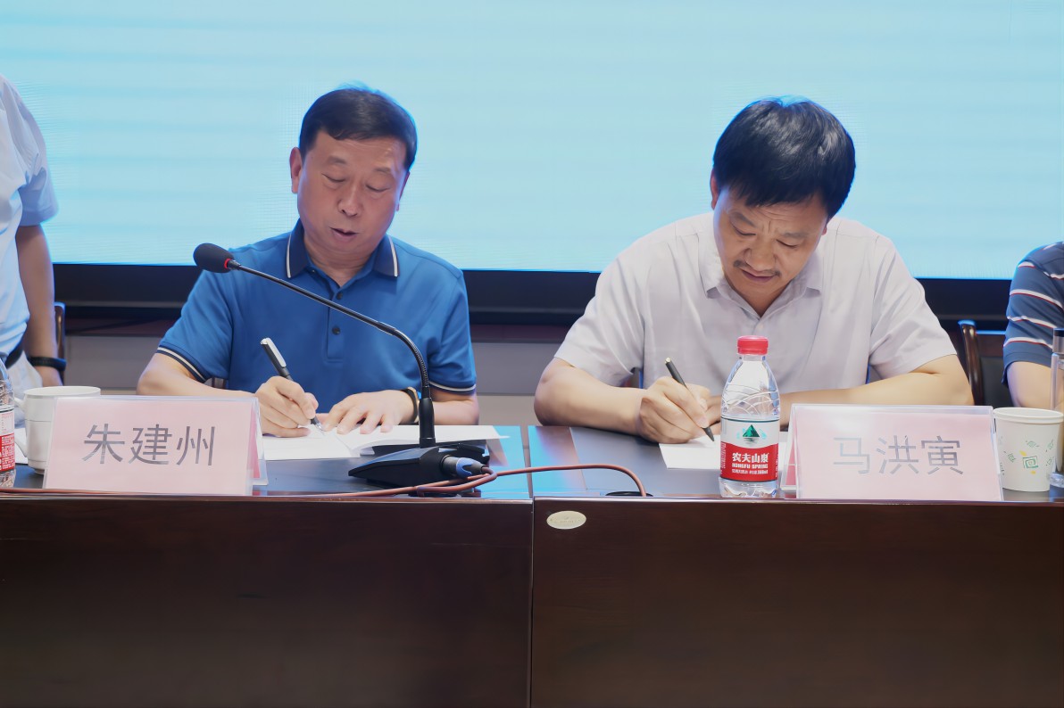 第二期校企合作新型學(xué)徒制培訓(xùn)班簽約開(kāi)班儀式 (10)(1).jpg