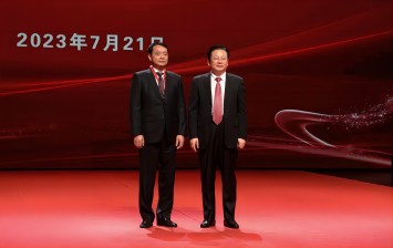 ?西保集團蟬聯(lián)市五星級企業(yè)榮譽，集團董事長、總經(jīng)理李偉鋒獲市“功勛企業(yè)家”稱號