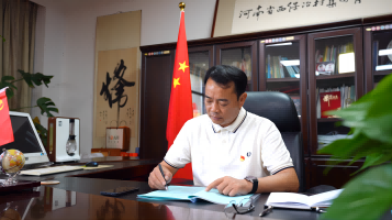 西保集團(tuán)董事長(zhǎng)、總經(jīng)理李偉鋒獲市“功勛企業(yè)家”稱(chēng)號(hào)
